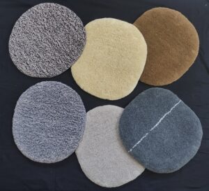 tapis coussins galets voiture