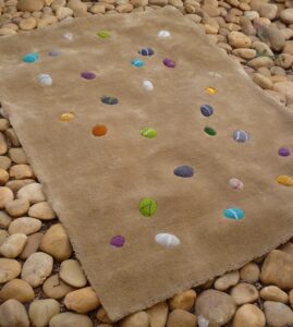 tapis galets lin et laine flore sivell handtufting