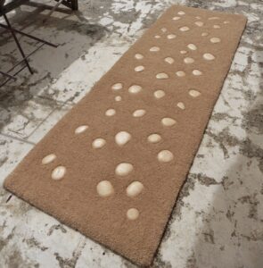 tapis laine et galets bois (2)